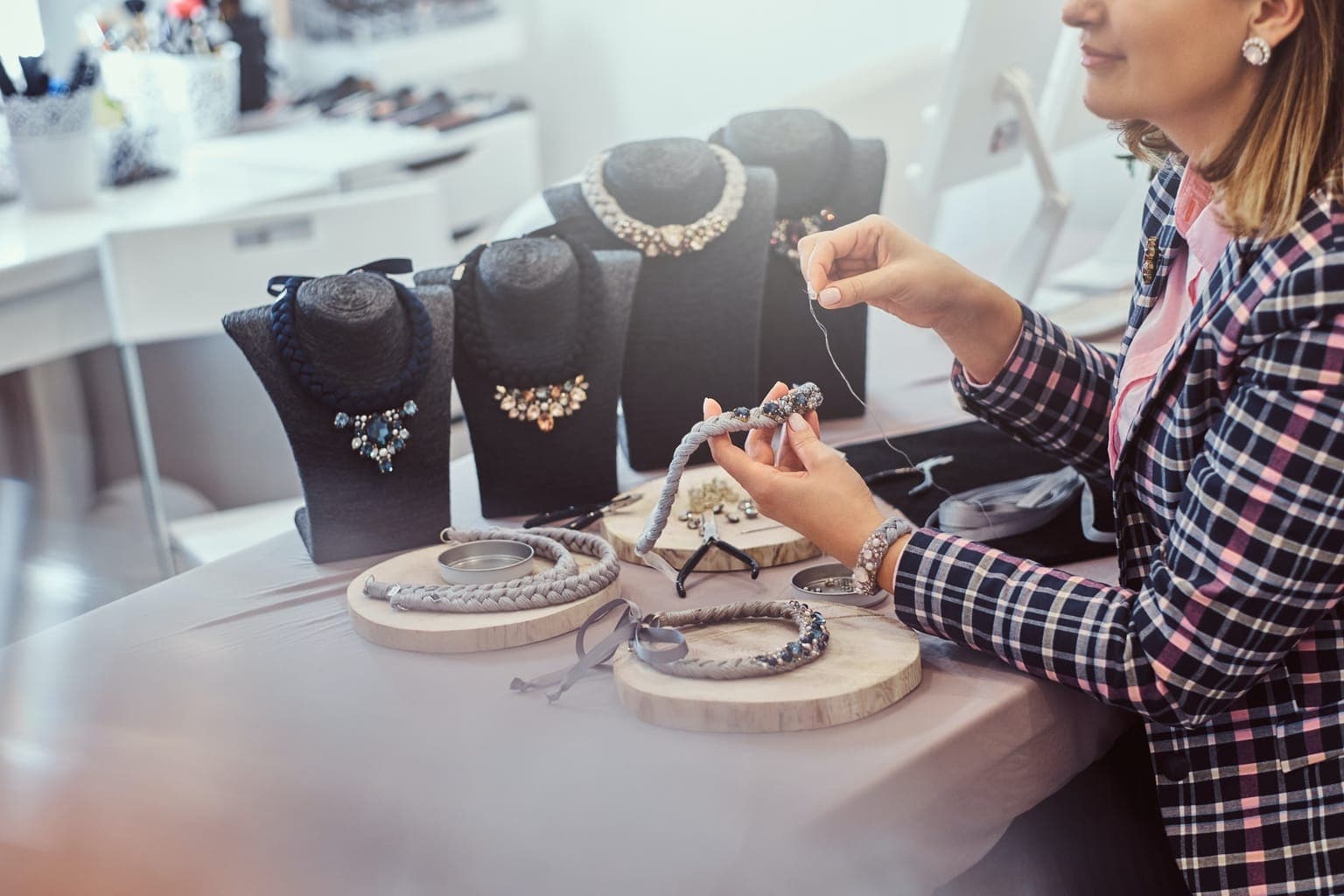 Création de bijou sur-mesure à la main en atelier