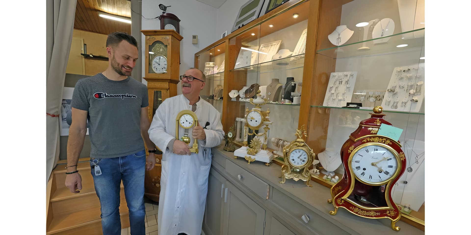 Gilles et Yann Schrapff dans la Bijouterie Horlogerie Schrapff à Belfort
